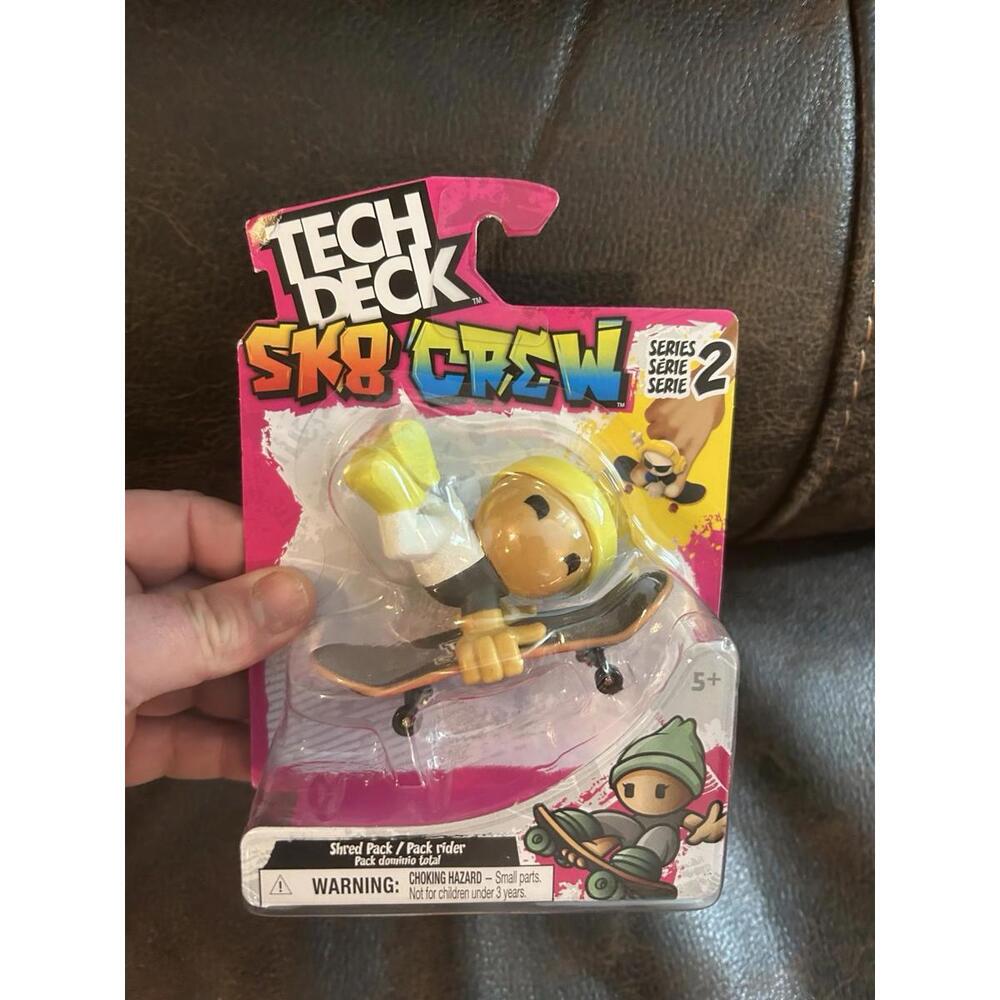 Spinmaster Tech Deck SK8 Crew Fingerboard w/Figure -SERIES 2 YELLOW BEANIE